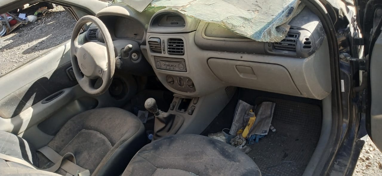  Renault CLIO 2004    EN DESARME